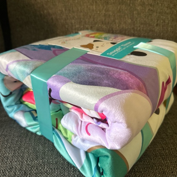 NWT Squishmallow Snuggle Throw Blanket 50" x 70" - Picture 2 of 5
